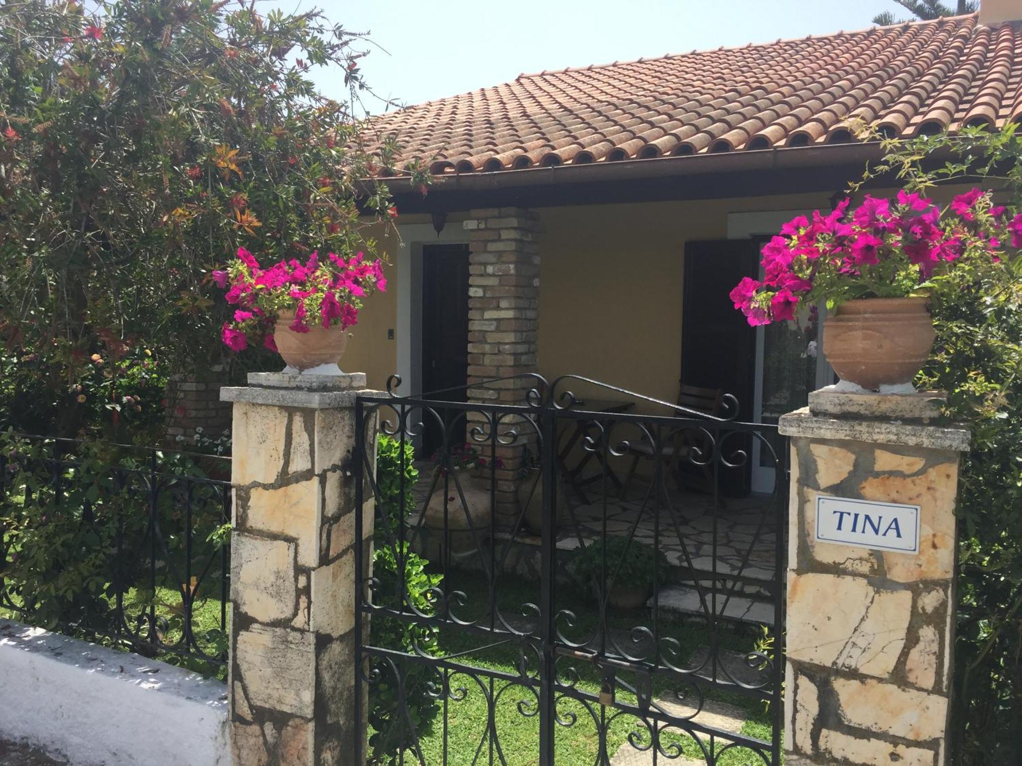 Villa Tina Country Beach Apartments Acharavi  Ruang foto